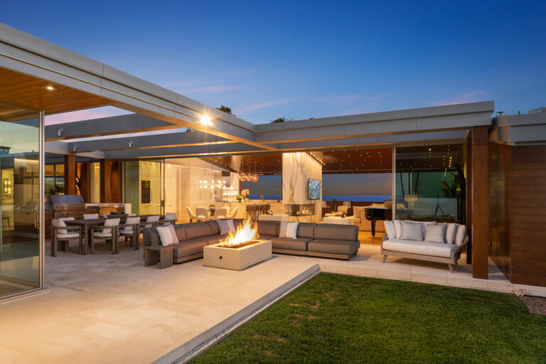 Top Indoor Outdoor Living Experiences in America: Guide